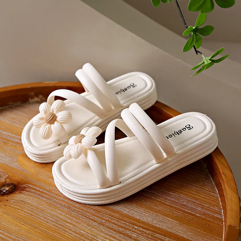 Sandália Feminina Rasteira com Flor | Conforto e Estilo
