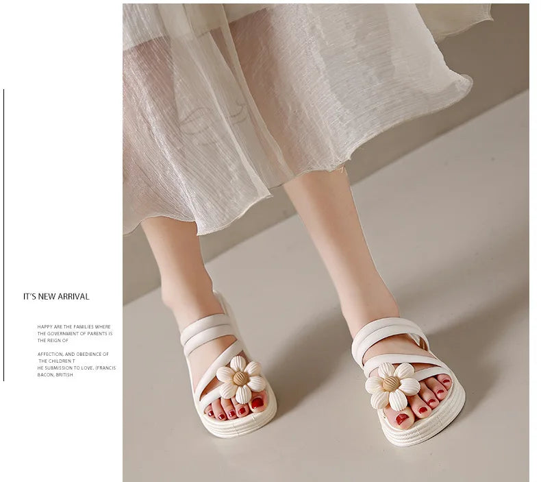 Sandália Feminina Rasteira com Flor | Conforto e Estilo